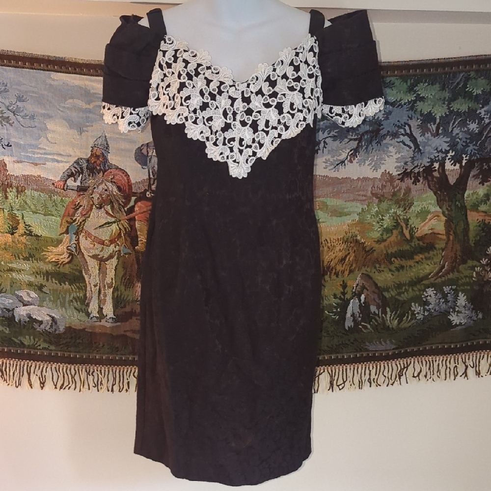 🖤 Vintage Nu-Mode Black And White Brocade And Lace Dress